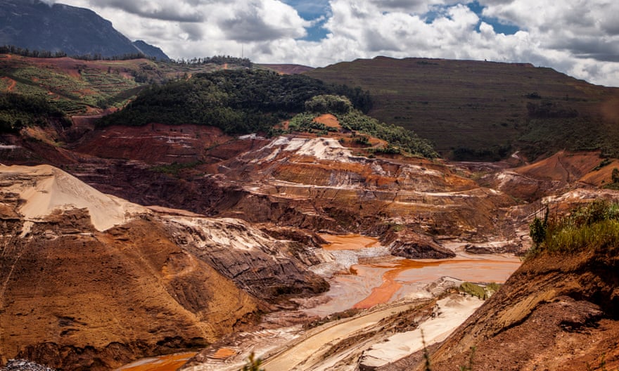 Breached Fundão Tailings Dam